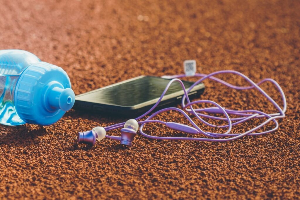 hardloop-oordopjes-op-de-grond